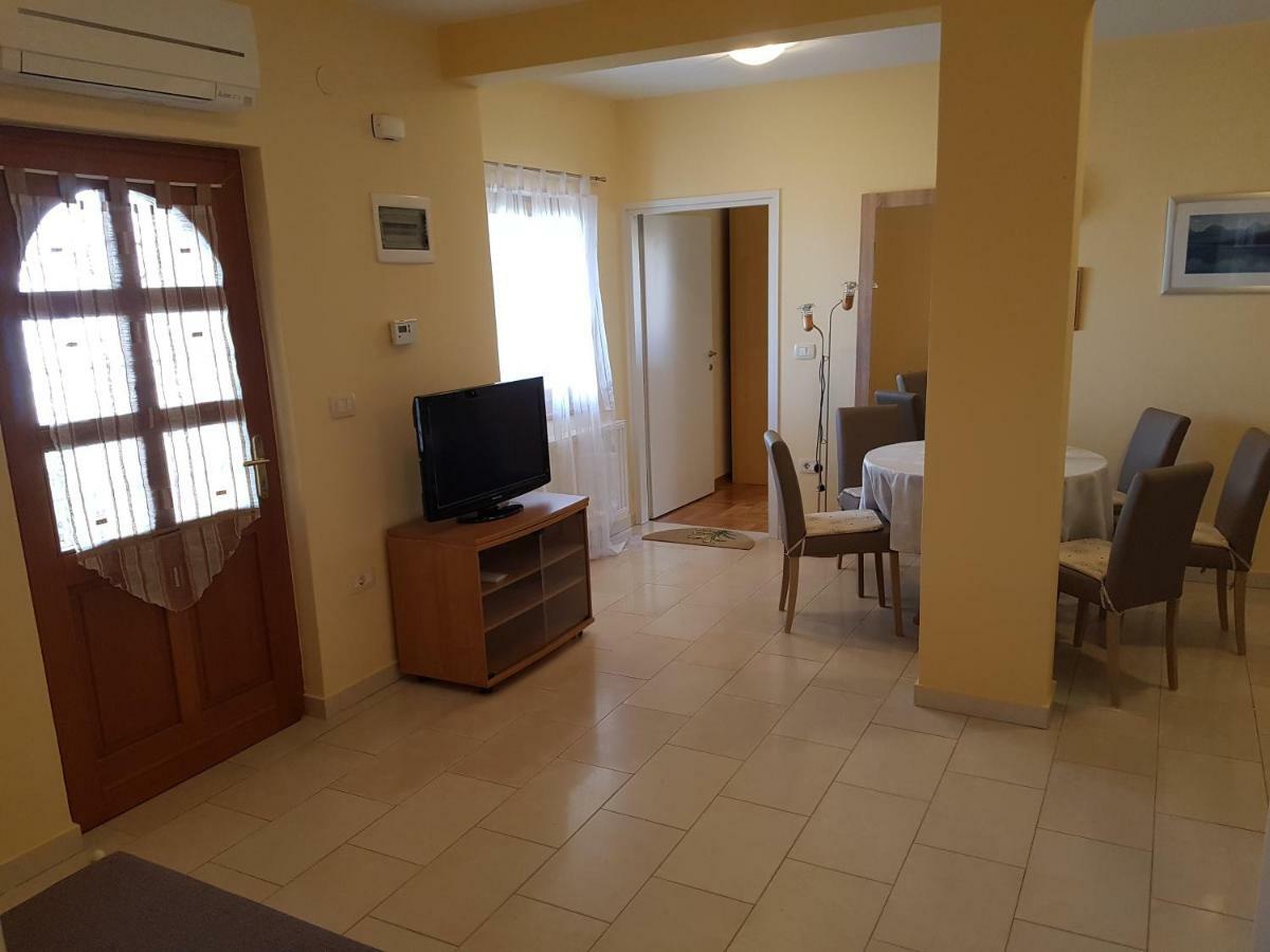 Apartment Barba Ližnjan 外观 照片